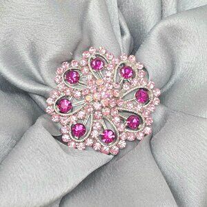 🔥New On Trend Lite Rose Crystal Cluster Pin